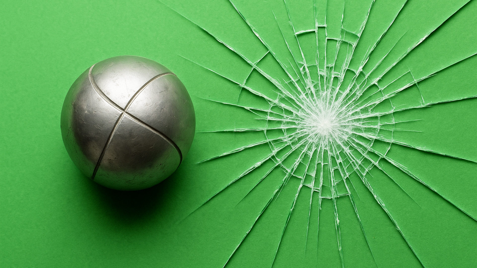 Crash test v priamom prenose – bezpečnostné sklo, ktoré ustojí aj náraz petangovej gule!
