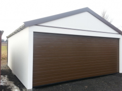 Montovaná garáž s omietkou a sedlovou strechou