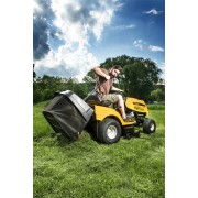 Riwall PRO RLT 92 T travní traktor se zadním výhozem a 6-ti stupňovou převodovkou Transmatic + náraz