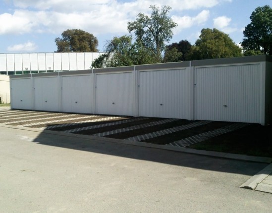 10 ks betónové radové garáže s podlahou 298x5980 cm