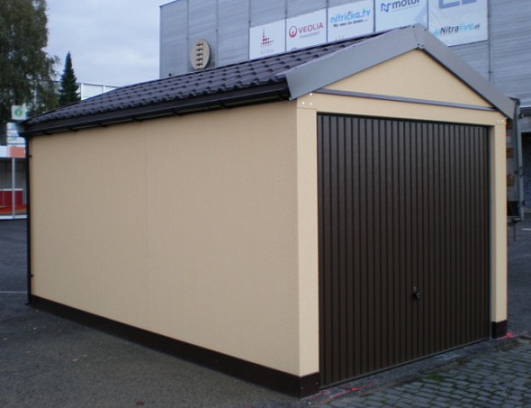 Montovaná garáž s omietkou a sedlovou strechou